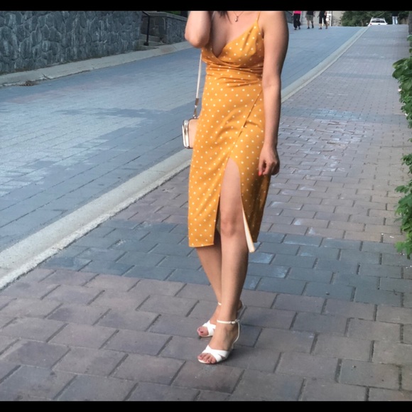 Yellow polka dot Dynamite dress - Picture 6 of 12